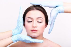 הוצאת סיליקון מהשפתיים